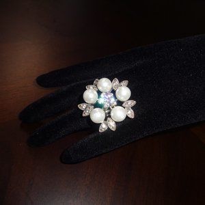Costume jewelry- flower ring